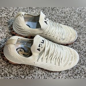 APL Women's Techloom Wave Shoes - Parchment/Leopard